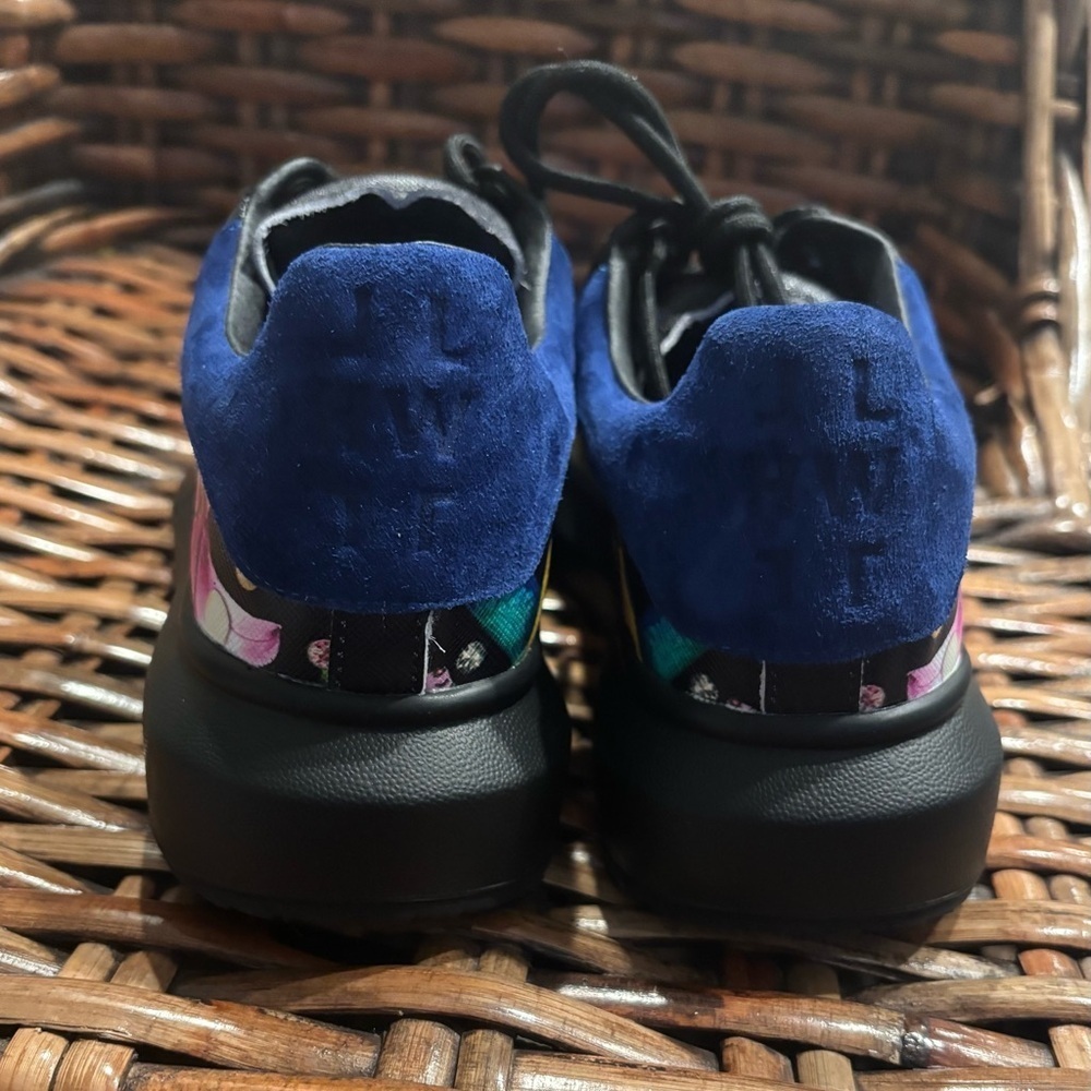 Hollie Watman Babes in Toyland Fashion
Sneakers. Size 6.5 Never worn ! - Picture 3 of 11